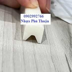 GIOĂNG SILICONE TRẮNG CHỮ U
