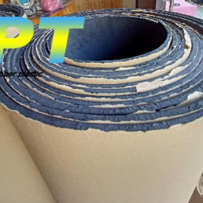 mút xốp đen có keo sẵn